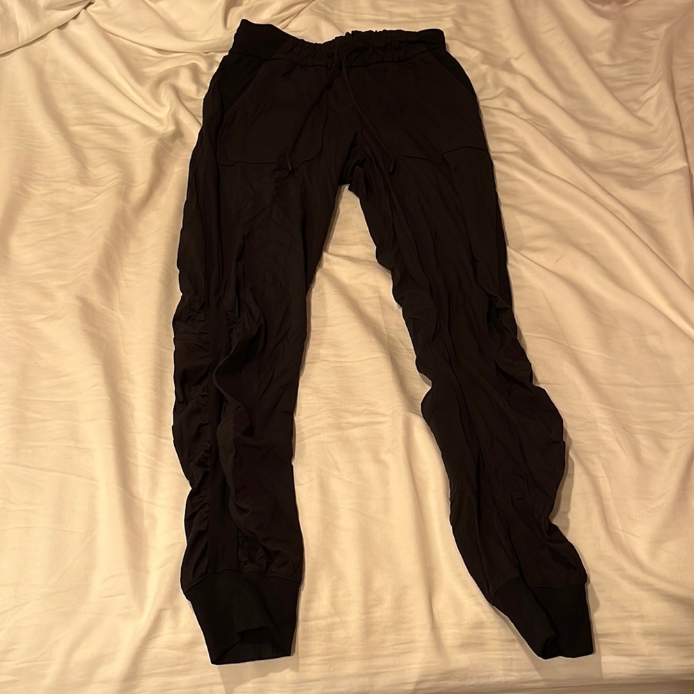Lululemon dance studio jogger- size 4!
